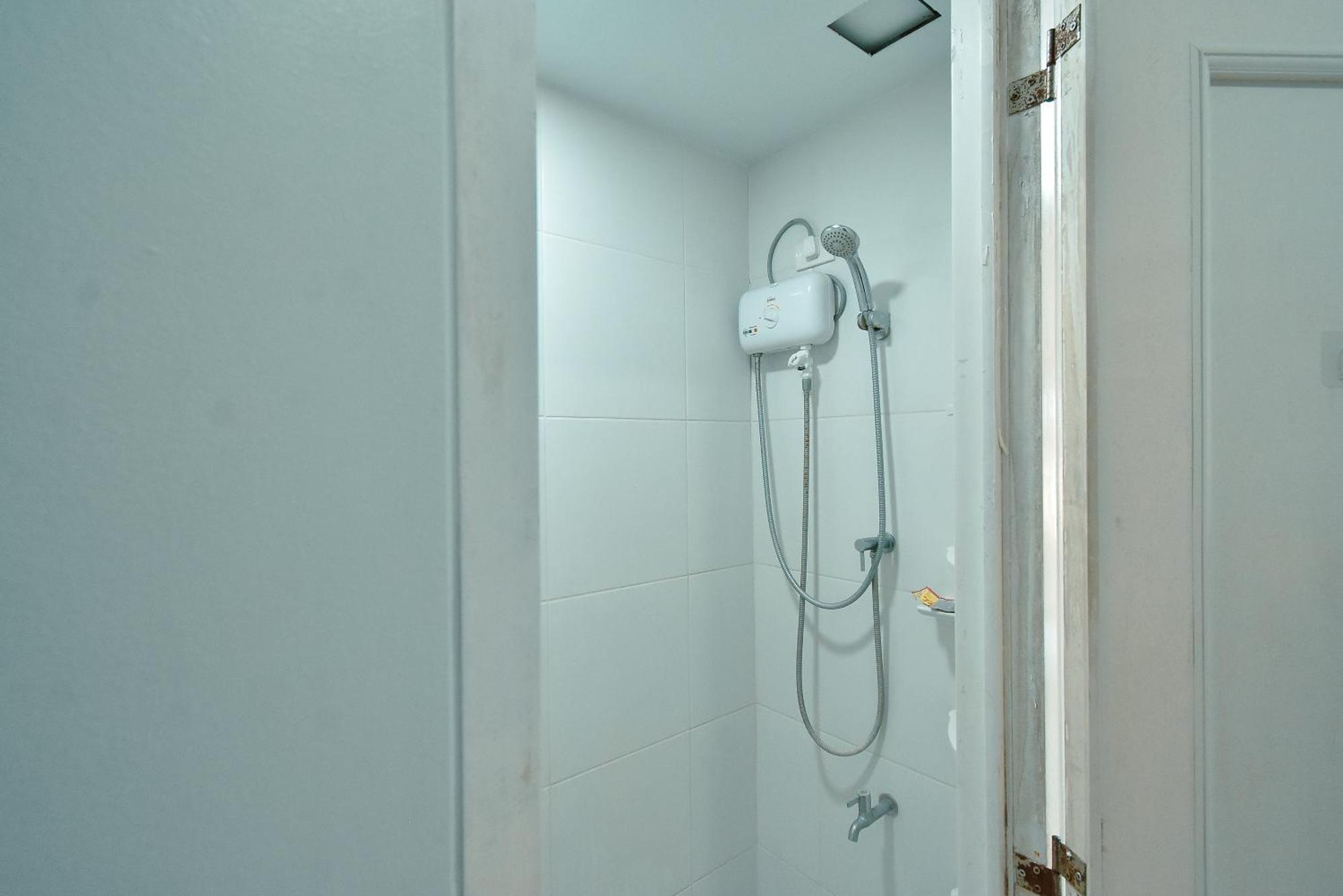 モンテンルパ Cozy Unit With Free Pool, Netflix & Wifi In Alabang Crq3アパートホテル エクステリア 写真