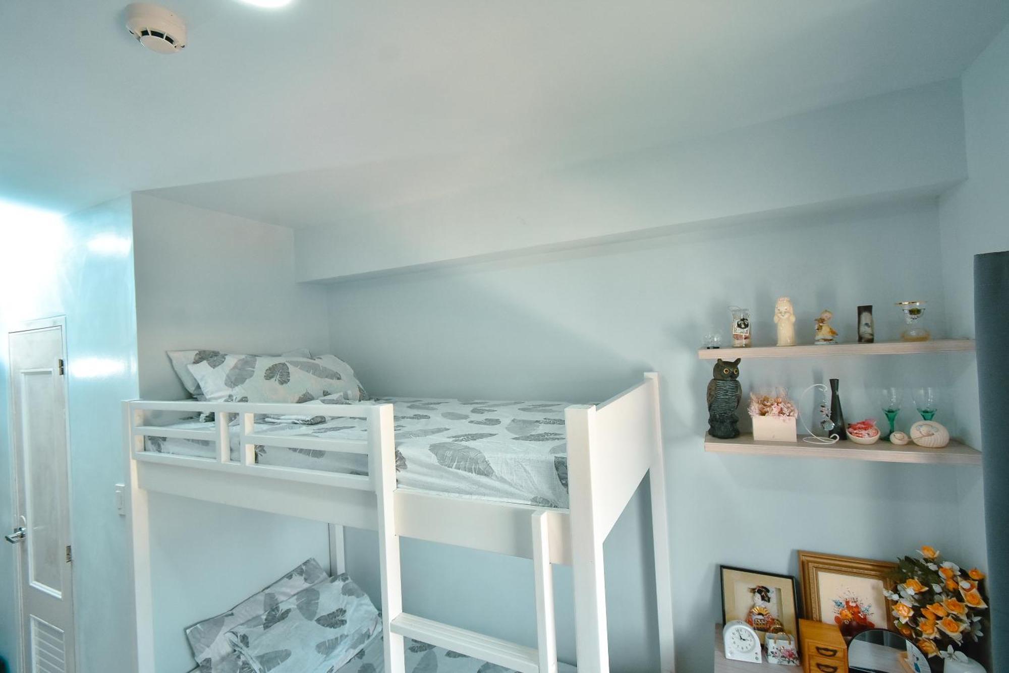 モンテンルパ Cozy Unit With Free Pool, Netflix & Wifi In Alabang Crq3アパートホテル エクステリア 写真